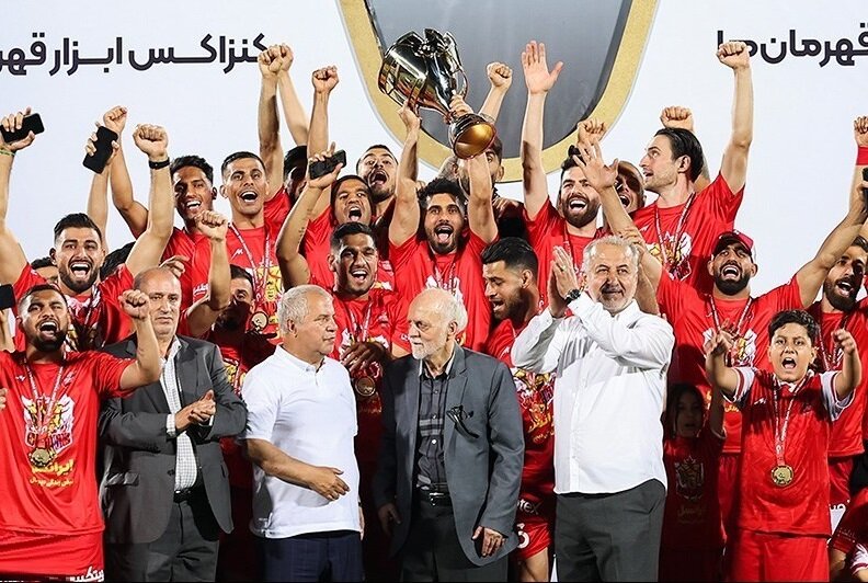 نهمین قهرمانی، پرسپولیسی‌ها را دست نیافتنی‌تر کرد + عکس قهرمانان