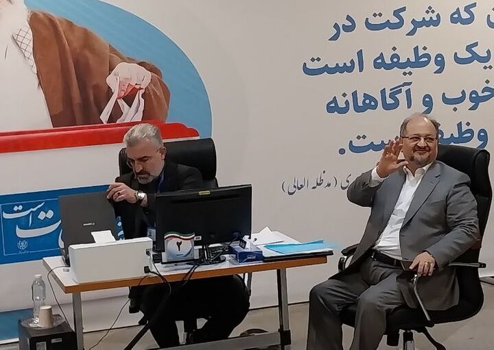 محمد شریعتمداری در انتخابات ریاست جمهوری ثبتنام کرد محمد شریعتمداری در انتخابات ریاست جمهوری ثبتنام کرد