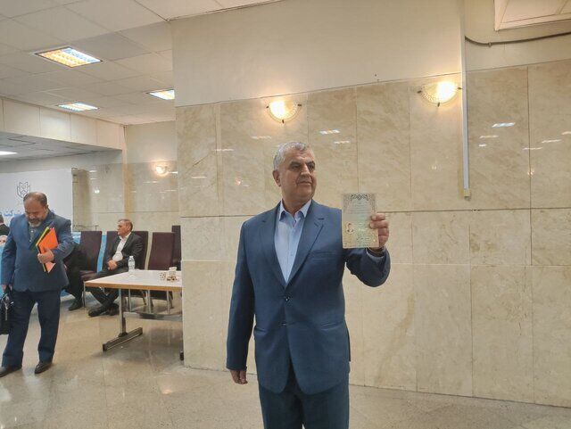 کریمی داوطلب کاندیداتوری انتخابات ریاست جمهوری شد کریمی داوطلب کاندیداتوری انتخابات ریاست جمهوری شد