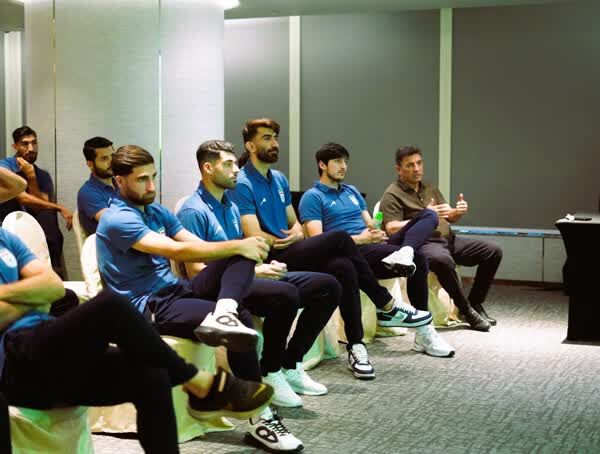 شاگردان قلعهنویی با سبک بازی هنگ کنگ آشنا شدند شاگردان قلعهنویی با سبک بازی هنگ کنگ آشنا شدند