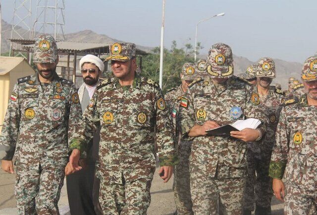 بازدید امیر سرتیپ صباحیفرد از گروه پدافند هوایی چابهار بازدید امیر سرتیپ صباحیفرد از گروه پدافند هوایی چابهار