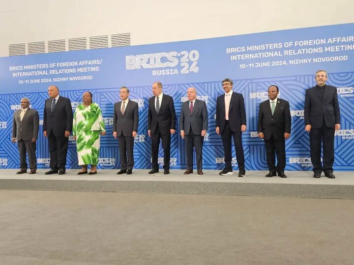 نشست وزیران خارجه بریکس با ادای احترام به شهیدان رئیسی و امیرعبداللهیان آغاز به کار کرد