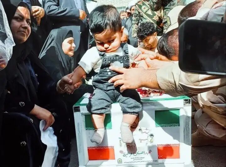 پیکر مطهر شهید احسان فرخیانی در یاسوج تشییع شد پیکر مطهر شهید احسان فرخیانی در یاسوج تشییع شد