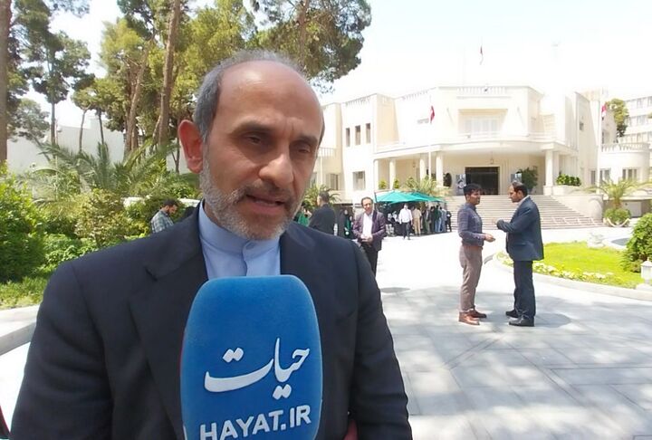 واکنش جبلی به تغییر فرم صندلی نامزدها در مناظره های انتخاباتی + فیلم واکنش جبلی به تغییر فرم صندلی نامزدها در مناظره های انتخاباتی + فیلم