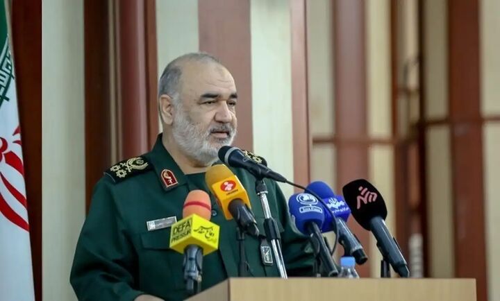هر جوان یک دنیا قدرت و خلاقیت است که میتواند آینده جهان را تغییر دهد هر جوان یک دنیا قدرت و خلاقیت است که میتواند آینده جهان را تغییر دهد