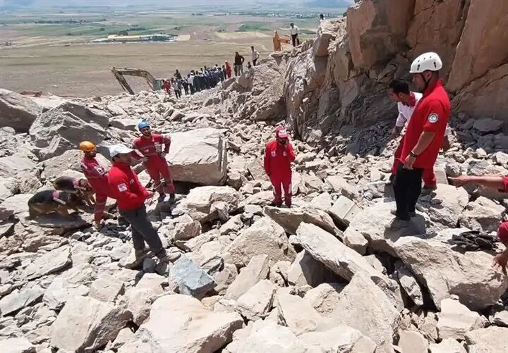 ریزش معدن در استان مرکزی با احتمال مفقودی ۴ نفر ریزش معدن در استان مرکزی با احتمال مفقودی ۴ نفر