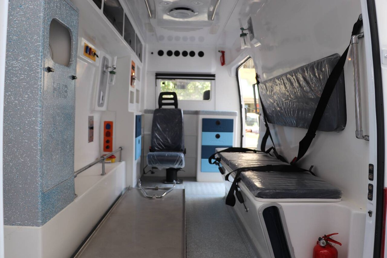 واردات آمبولانس بهدلیل تحریمهای ظالمانه با مشکل روبرو شد/ بهسازی آمبولانسها با کمک شرکتهای دانشبنیان + تصویر