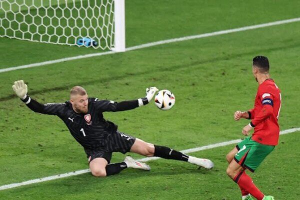 کامبک ثانیههای پایانی پرتغال با گلزنی همبازی سابق طارمی/ کریس نتوانست پرتغال را صدرنشین کند کامبک ثانیههای پایانی پرتغال با گلزنی همبازی سابق طارمی/ کریس نتوانست پرتغال را صدرنشین کند