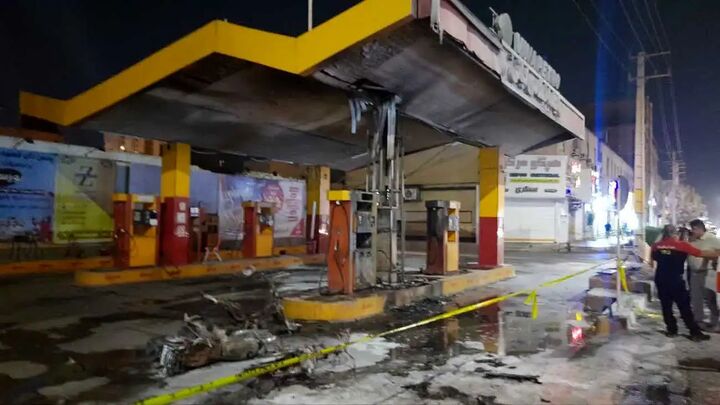 آتشسوزی در پمپ بنزین خیابان ۲۴ متری اهواز آتشسوزی در پمپ بنزین خیابان ۲۴ متری اهواز