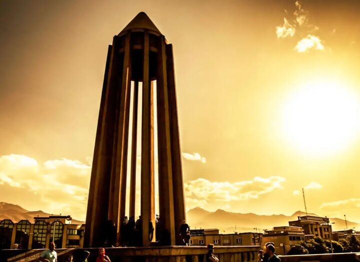 دمای هوای همدان به ۳۸ درجه افزایش مییابد دمای هوای همدان به ۳۸ درجه افزایش مییابد