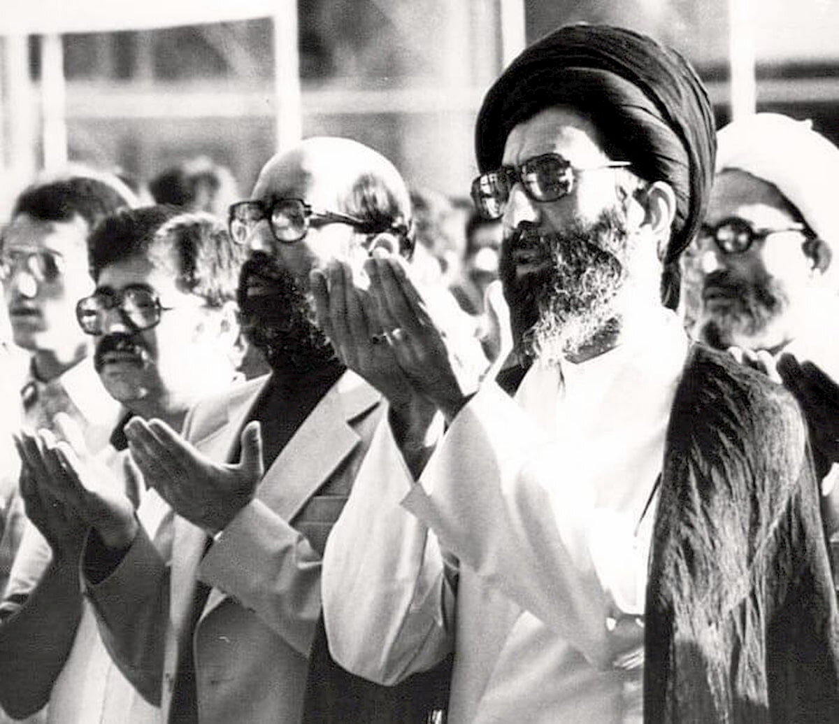 شهید دکتر «مصطفی چمران»: خدایا! همه را کنار زدی تا خودم باشم و خودت ...