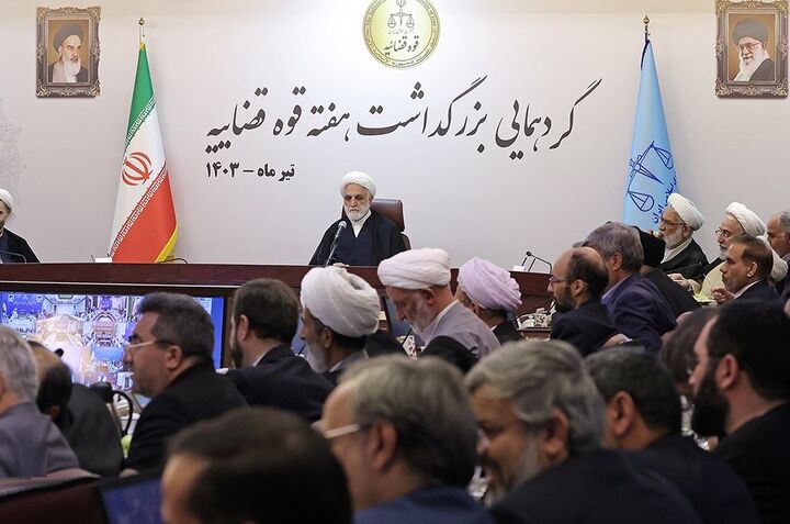 دستور رئیس قوه قضاییه برای تسریع در جامه عمل پوشاندن به بیانات رهبر انقلاب دستور رئیس قوه قضاییه برای تسریع در جامه عمل پوشاندن به بیانات رهبر انقلاب