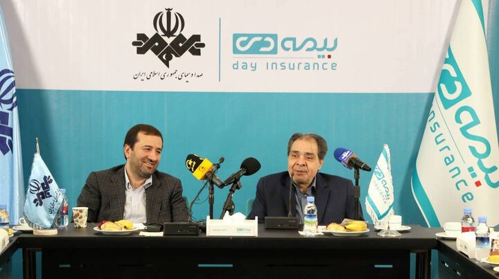 قرارداد مشارکت شرکت بیمه دی و صدا و سیما امضا شد قرارداد مشارکت شرکت بیمه دی و صدا و سیما امضا شد