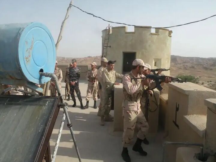 دستگیری هفت قاچاقچی مواد مخدر در هنگ مرزی تایباد  دستگیری هفت قاچاقچی مواد مخدر در هنگ مرزی تایباد