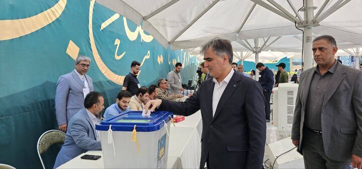 آثار مشارکت و قدرت مردم در شکستن تحریمها آثار مشارکت و قدرت مردم در شکستن تحریمها