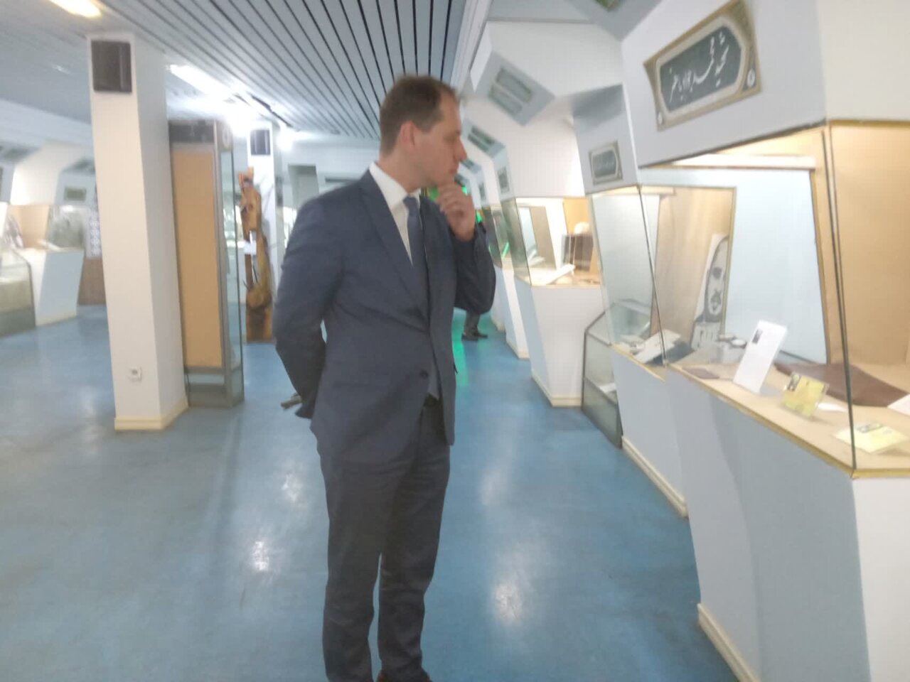 بازدید یک دیپلمات کشور کرواسی از موزه مرکزی شهدا