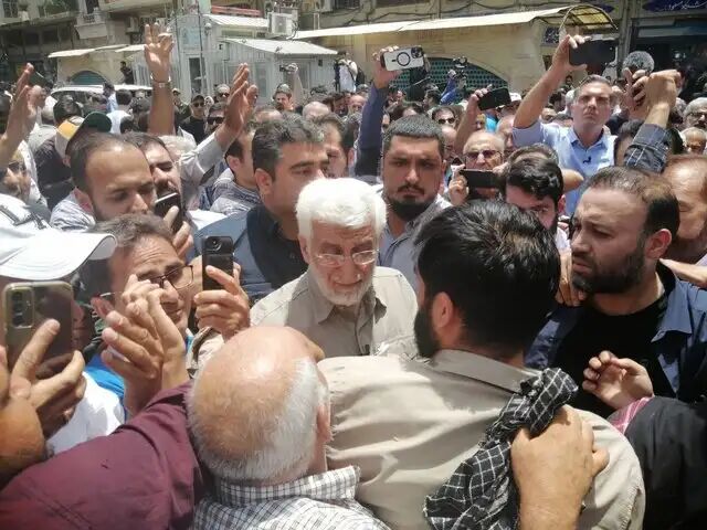 جلیلی در بازار تهران: برای مشکلات کشور برنامه داریم + عکس جلیلی در بازار تهران: برای مشکلات کشور برنامه داریم + عکس