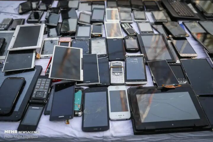 سارقان مسلح تلفن همراه در هرمزگان دستگیر شدند سارقان مسلح تلفن همراه در هرمزگان دستگیر شدند