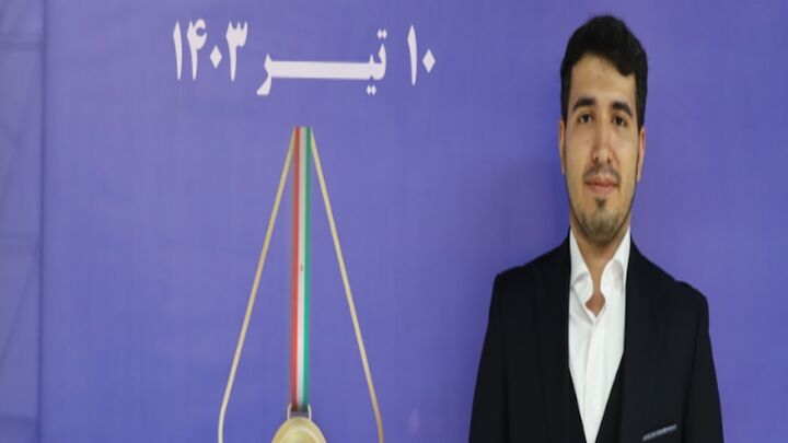 دانشجوی دانشگاه صنعتی شریف برگزیده و نمونه کشوری شد دانشجوی دانشگاه صنعتی شریف برگزیده و نمونه کشوری شد