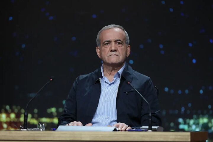 بدون حمایت و پشتوانه مردم نمیتوان امور را به سرانجام رساند بدون حمایت و پشتوانه مردم نمیتوان امور را به سرانجام رساند