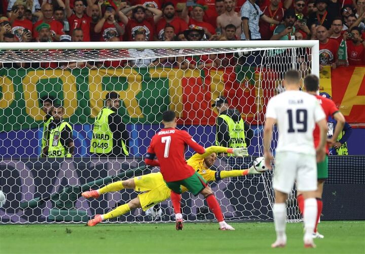 کاستا ناجی پرتغال و رونالدو کاستا ناجی پرتغال و رونالدو