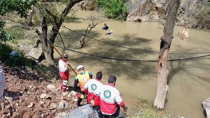 پیکر دومین مفقودی سیل سوادکوه پیدا شد پیکر دومین مفقودی سیل سوادکوه پیدا شد
