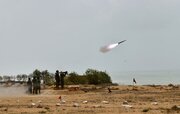 نیروی دریایی پاکستان چند موشک جدید آزمایش کرد