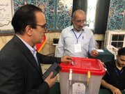 رئیس سازمان نظام پزشکی رای خود را در صندوق رای انداخت