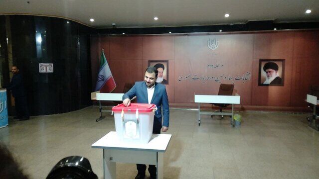 زارعپور در انتخابات شرکت کرد زارعپور در انتخابات شرکت کرد