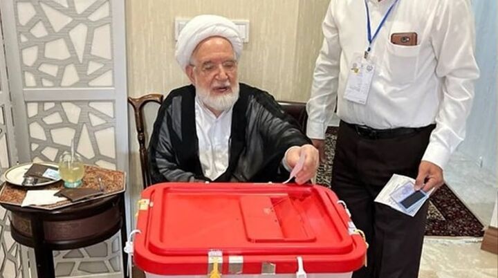 مهدی کروبی در انتخابات شرکت کرد مهدی کروبی در انتخابات شرکت کرد