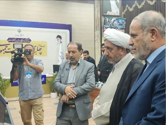 بازدید یک مقام قضائی از ستاد مرکزی نظارت بر انتخابات ریاست جمهوری بازدید یک مقام قضائی از ستاد مرکزی نظارت بر انتخابات ریاست جمهوری