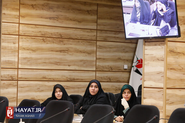نشست اهالی اهل قلم و اندیشمندان حوزه ایثار و شهادت