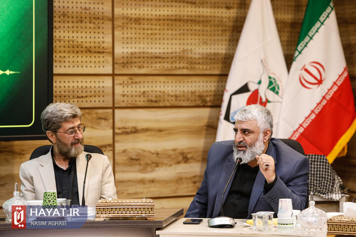 نشست اهالی اهل قلم و اندیشمندان حوزه ایثار و شهادت