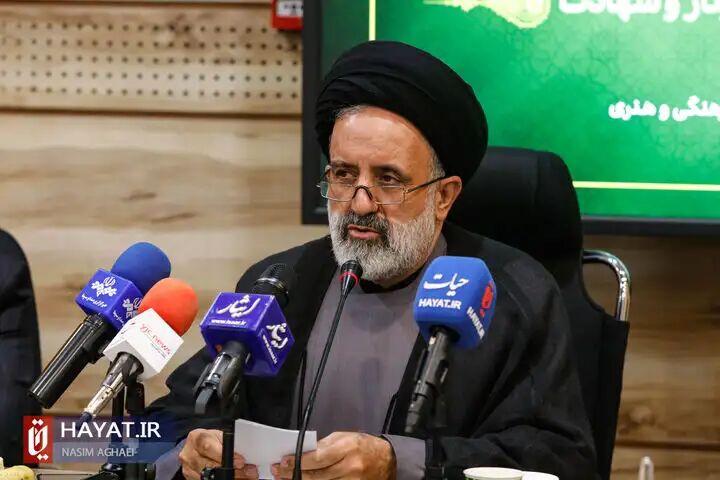 وظیفه سنگینی در این عصر بر عهده ادبا است/ لزوم انتقال صحیح تاریخ به نسل آینده وظیفه سنگینی در این عصر بر عهده ادبا است/ لزوم انتقال صحیح تاریخ به نسل آینده