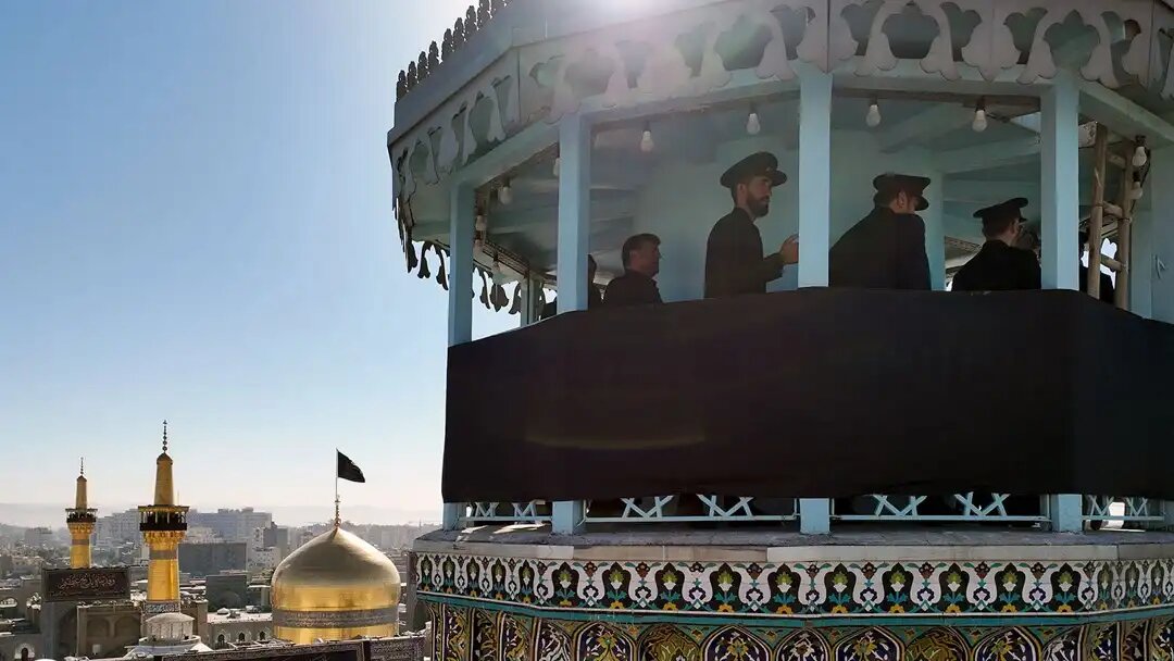 حرم امام رضا (ع) سیاه‌پوش عزای سیدالشهدا (ع) شد + عکس