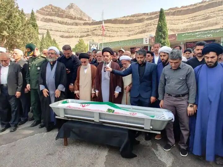 پیکر خبرنگار جانباز لرستانی در خرمآباد تشییع و خاکسپاری شد پیکر خبرنگار جانباز لرستانی در خرمآباد تشییع و خاکسپاری شد