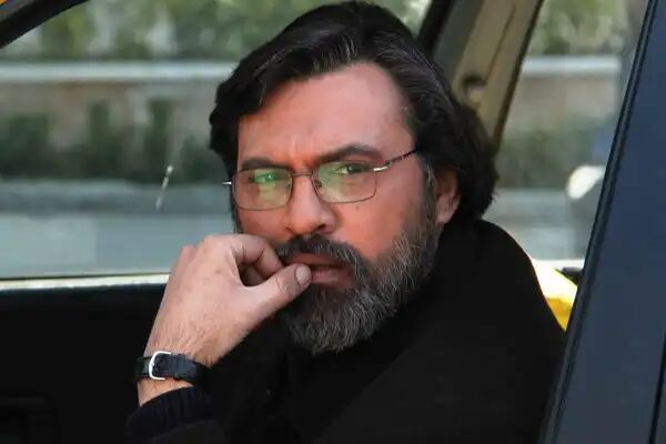 رضا ایرانمنش در بخش مراقبتهای ویژه رضا ایرانمنش در بخش مراقبتهای ویژه