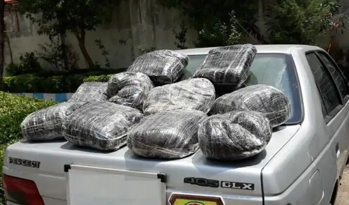 توقیف ۲ خودروی حامل ۶۶ کیلوگرم تریاک در پاسگاه شهید مدنی یزد توقیف ۲ خودروی حامل ۶۶ کیلوگرم تریاک در پاسگاه شهید مدنی یزد