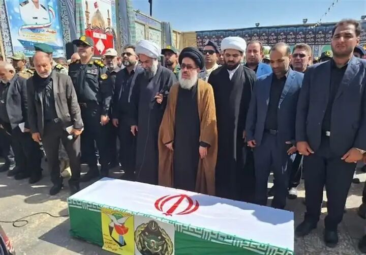 پیکر شهید سعید خسرویپور در شوش تشییع و به خاک سپرده شد پیکر شهید سعید خسرویپور در شوش تشییع و به خاک سپرده شد