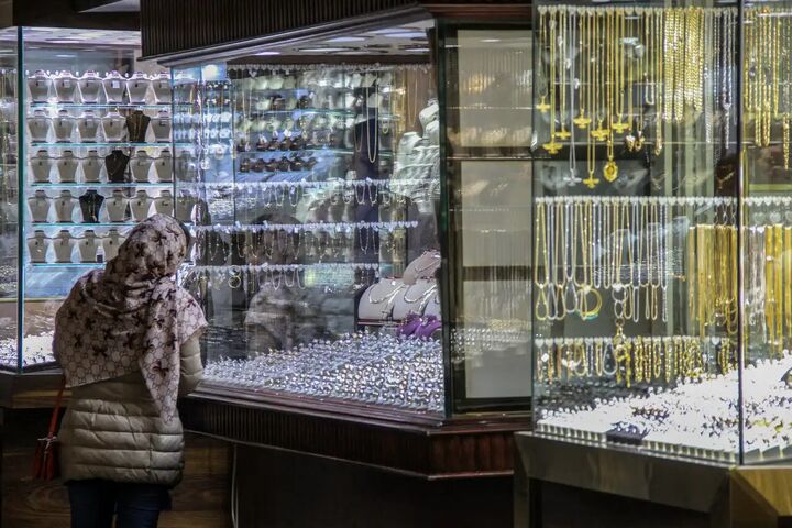 قیمت طلا امروز جمعه ۲۶ مرداد ۱۴۰۳/ قیمت کاهشی شد قیمت طلا امروز جمعه ۲۶ مرداد ۱۴۰۳/ قیمت کاهشی شد