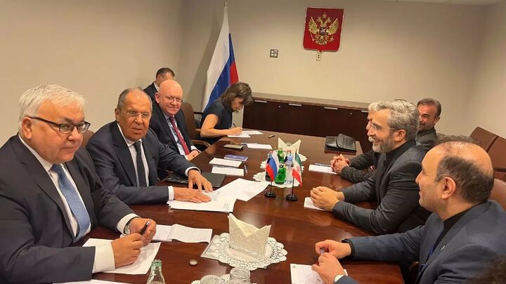 باقری و لاوروف در نیویورک با یکدیگر دیدار و گفتگو کردند  باقری و لاوروف در نیویورک با یکدیگر دیدار و گفتگو کردند