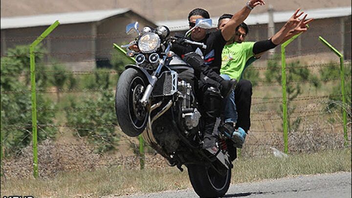 مبلغ جدید جریمه حرکات نمایشی با خودرو و موتورسیکلت چقدر است؟ مبلغ جدید جریمه حرکات نمایشی با خودرو و موتورسیکلت چقدر است؟