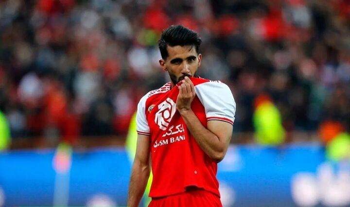 بشار رسن و بازگشت به ایران با لباس قرمز بشار رسن و بازگشت به ایران با لباس قرمز