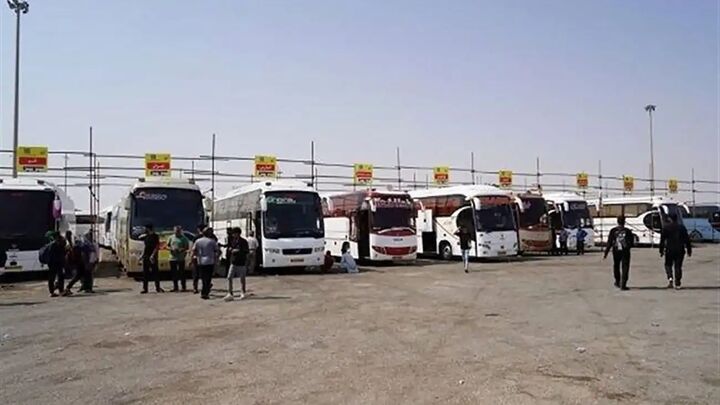 استقرار ۱۰۰ اتوبوس در مرز مهران برای انتقال زائران استقرار ۱۰۰ اتوبوس در مرز مهران برای انتقال زائران