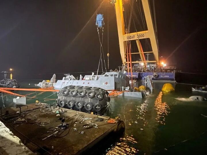 ناوشکن سهند از آب بیرون کشیده شد ناوشکن سهند از آب بیرون کشیده شد