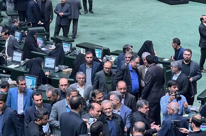 حضور پزشکیان در مجلس حضور پزشکیان در مجلس