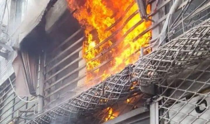 آتشسوزی یک فروشگاه در بازار رشت مهار شد آتشسوزی یک فروشگاه در بازار رشت مهار شد