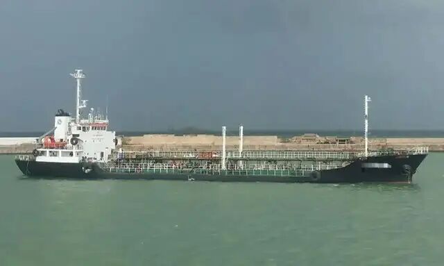 سپاه یک نفتکش متخلف حامل سوخت قاچاق در خلیج فارس را توقیف کرد سپاه یک نفتکش متخلف حامل سوخت قاچاق در خلیج فارس را توقیف کرد