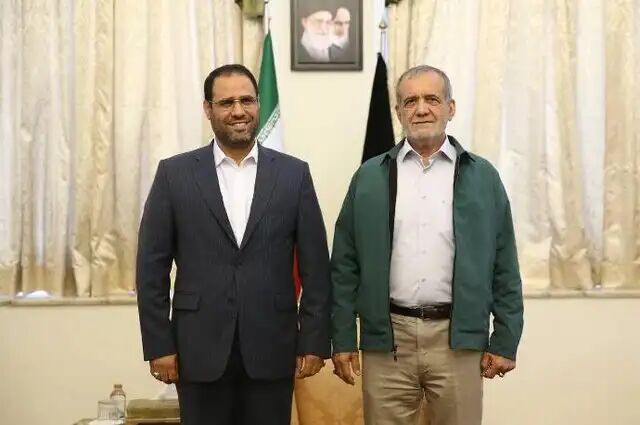 پزشکیان دیدگاه عمیق و دقیقی نسبت به مسئله آموزش دارد پزشکیان دیدگاه عمیق و دقیقی نسبت به مسئله آموزش دارد