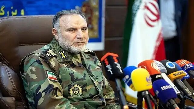 امیر حیدری:۱۱ تیپ نیروی زمینی در مرزهای کشور حضور دارند امیر حیدری:۱۱ تیپ نیروی زمینی در مرزهای کشور حضور دارند